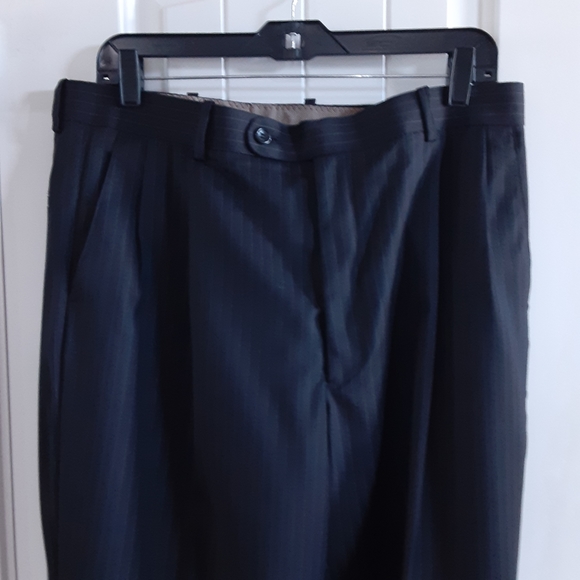 LINEAGE,2 PIECE, Super 120's Merino Wool, Chalk Striped Suit - Picture 7 of 16